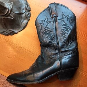Black leather vintage cowboy boots size 8.5B